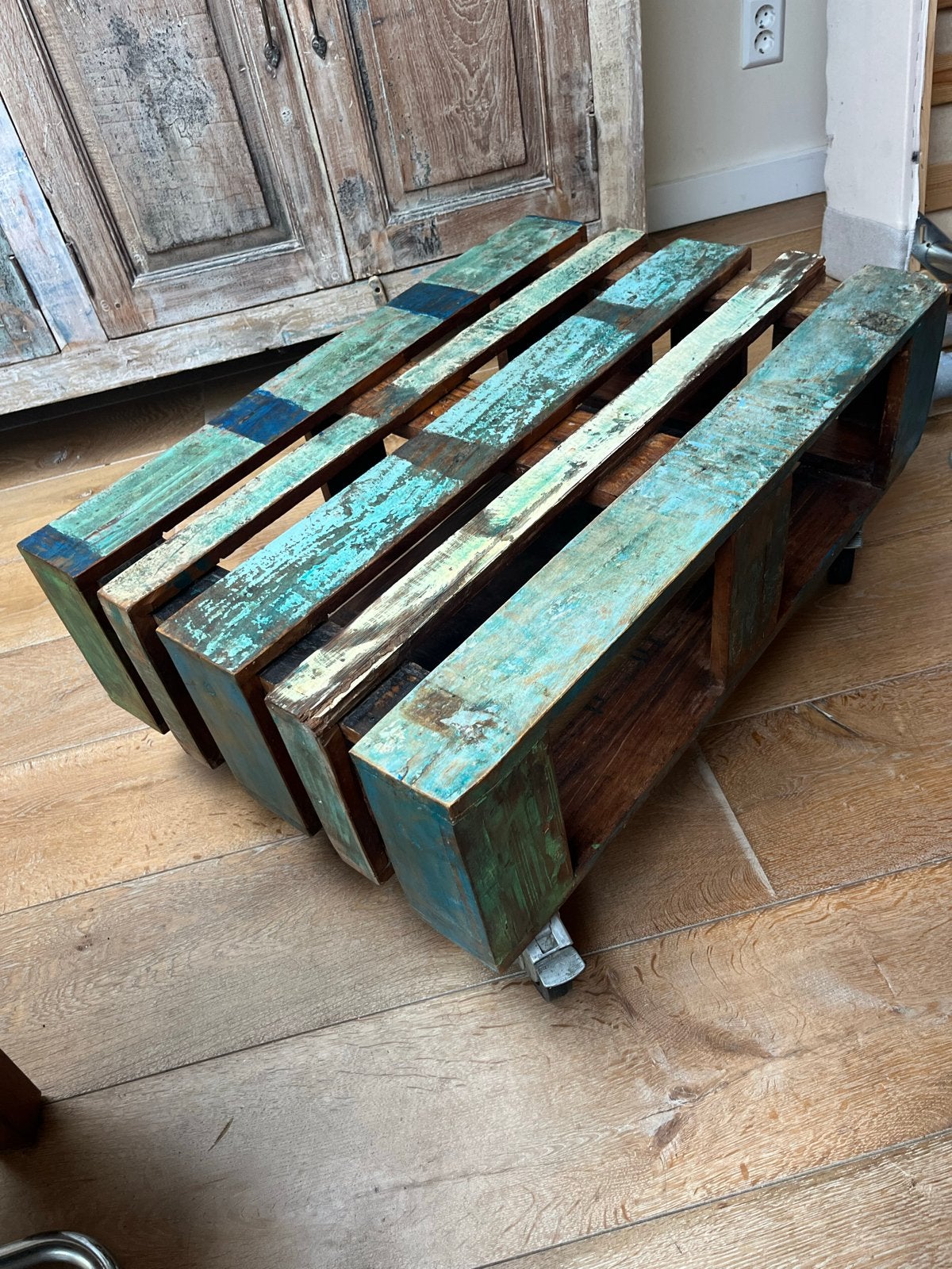 Salontafel van gerecycled hout op wieltjes, Ophalen, Gebruikt, 50 tot 100 cm, Overige houtsoorten