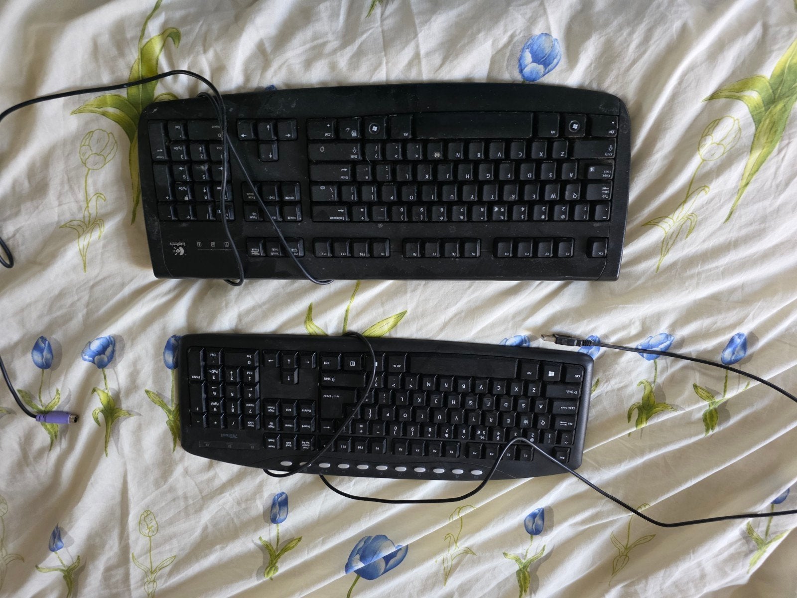 Twee bedrade Logitech toetsenborden - Gebruikt, Computers en Software, Gebruikt, Logitech, Ophalen of Verzenden, Qwerty