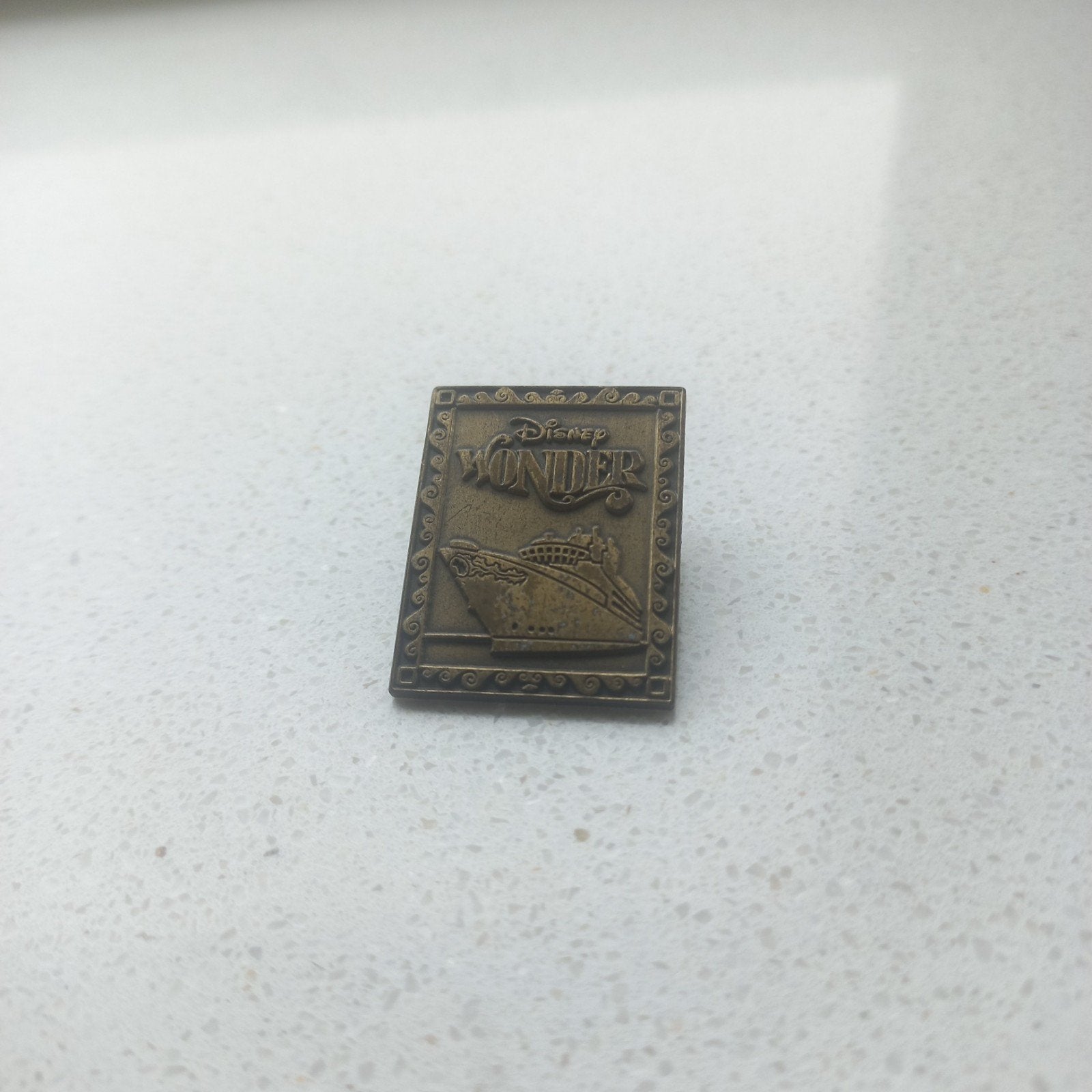 Disney Cruise Line Pin - Disney Wonder, Verzamelen, Ophalen of Verzenden, Overige figuren, Gebruikt, Overige typen