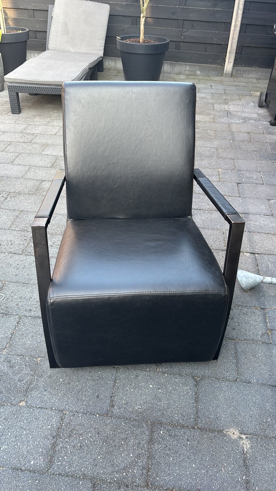 Fauteuil zwart leder look, Huis en Inrichting, Ophalen of Verzenden, Zo goed als nieuw, 50 tot 75 cm
