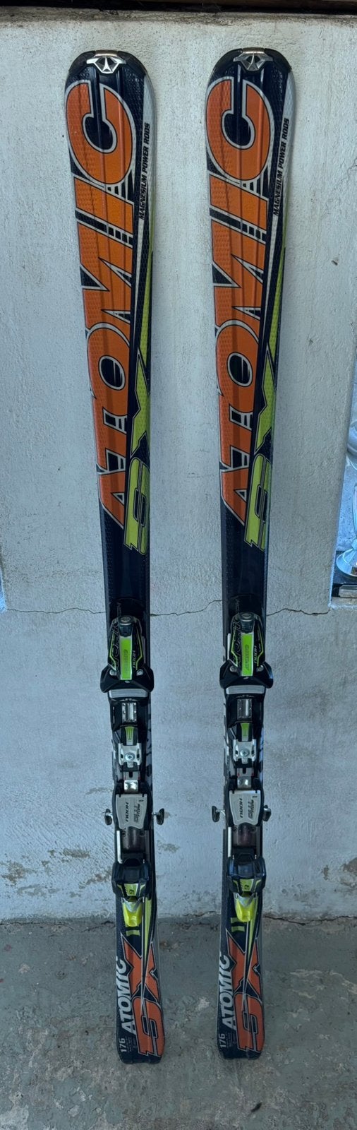 Sportieve Atomic skies, Ophalen, 160 tot 180 cm, Zo goed als nieuw, Atomic