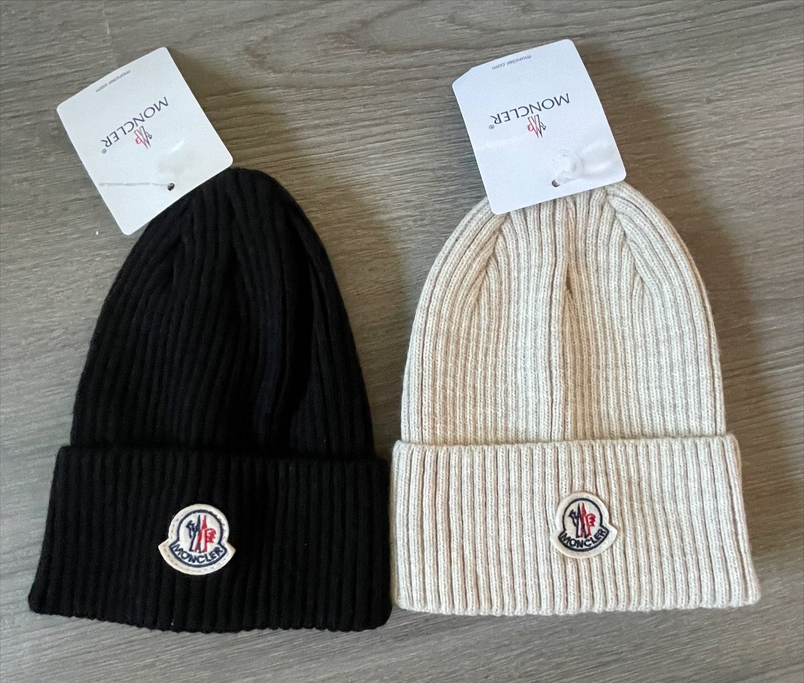 Moncler Muts - Zwart en Crème (Nieuw met labels), Kleding | Dames, Ophalen of Verzenden, Nieuw, Maat 38/40 (M), Muts