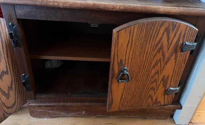 Gratis Houten TV-meubel/kastje met deurtjes, Ophalen