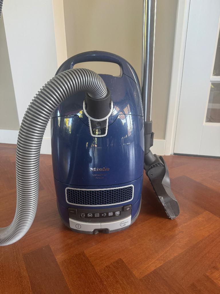 Miele stofzuiger reparatie, Witgoed en Apparatuur, Stofzuigers, Gebruikt, Miele, Sledestofzuiger, 1200 tot 1600 watt