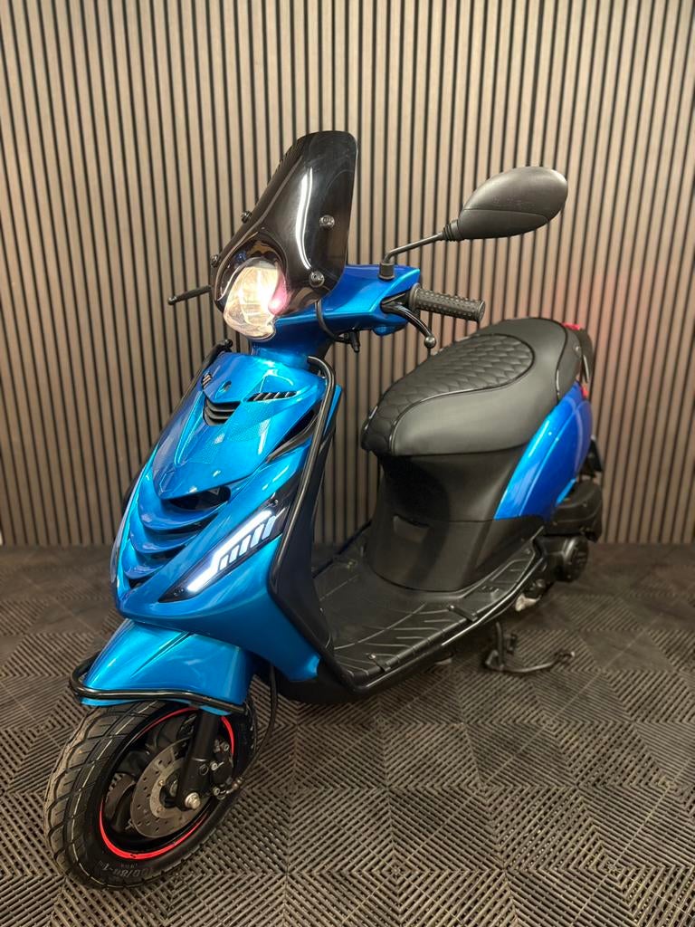 PIAGGIO ZIP 4T 3V BROM 2021 FULL OPTION ICE CANDY BLUE, Maximaal 45 km/u, Zip, Ophalen of Verzenden, Zo goed als nieuw