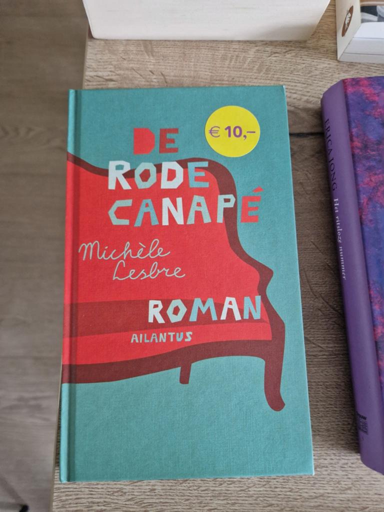 Boek: De rode canapé, Michèle Lesbre, Ophalen of Verzenden