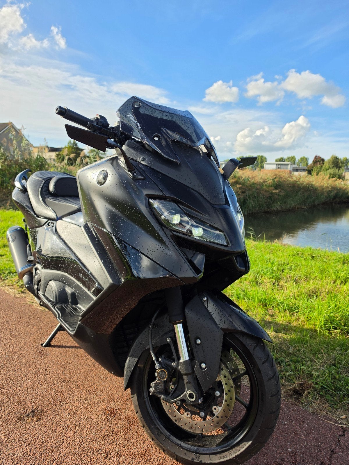 Yamaha T-Max 560  custom, incl alle originele spullen.