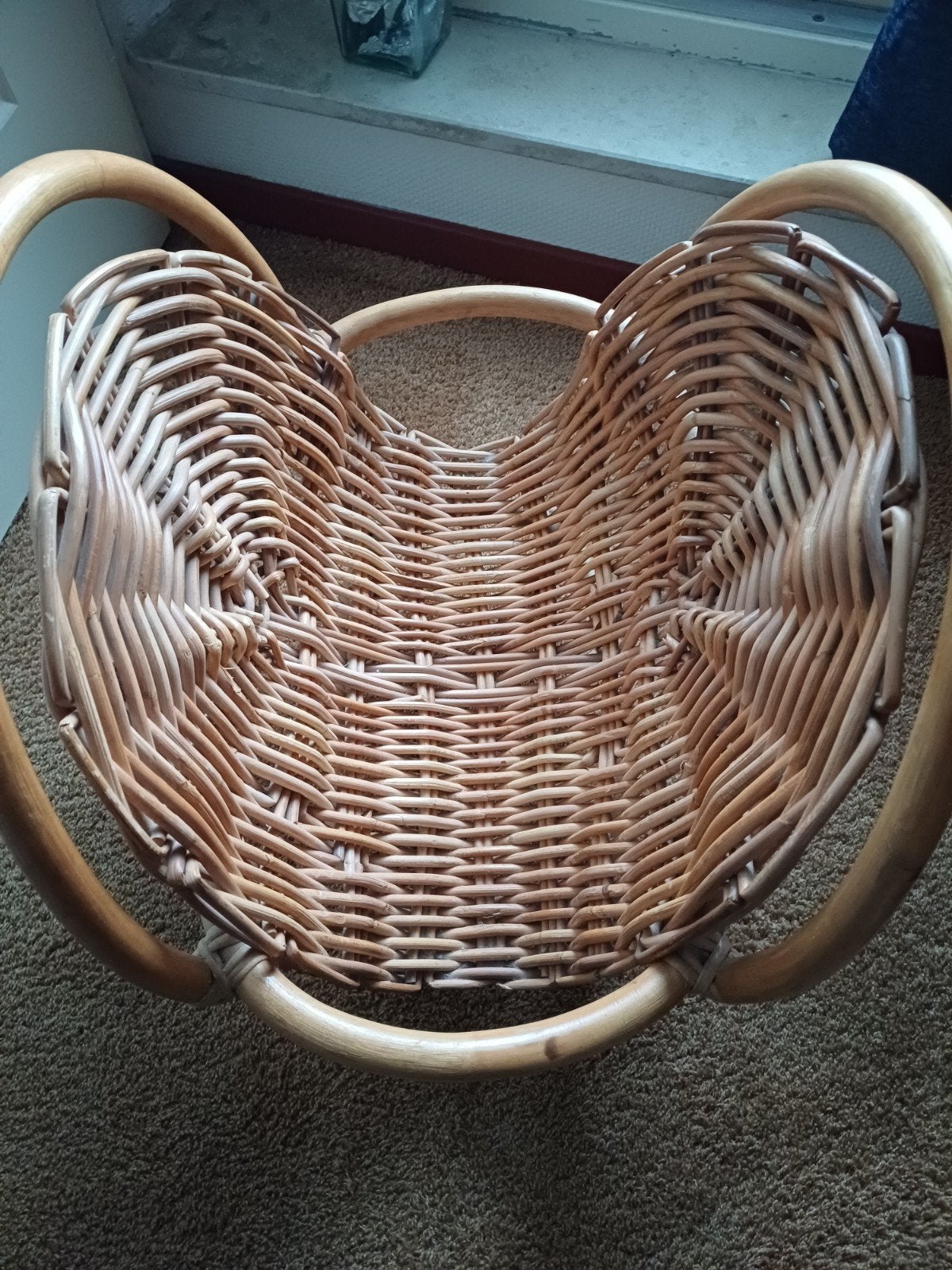 Mooie rotan lectuurbak - Vintage en natuurlijk, Huis en Inrichting, Woonaccessoires | Krantenbakken en Lectuurbakken, Ophalen