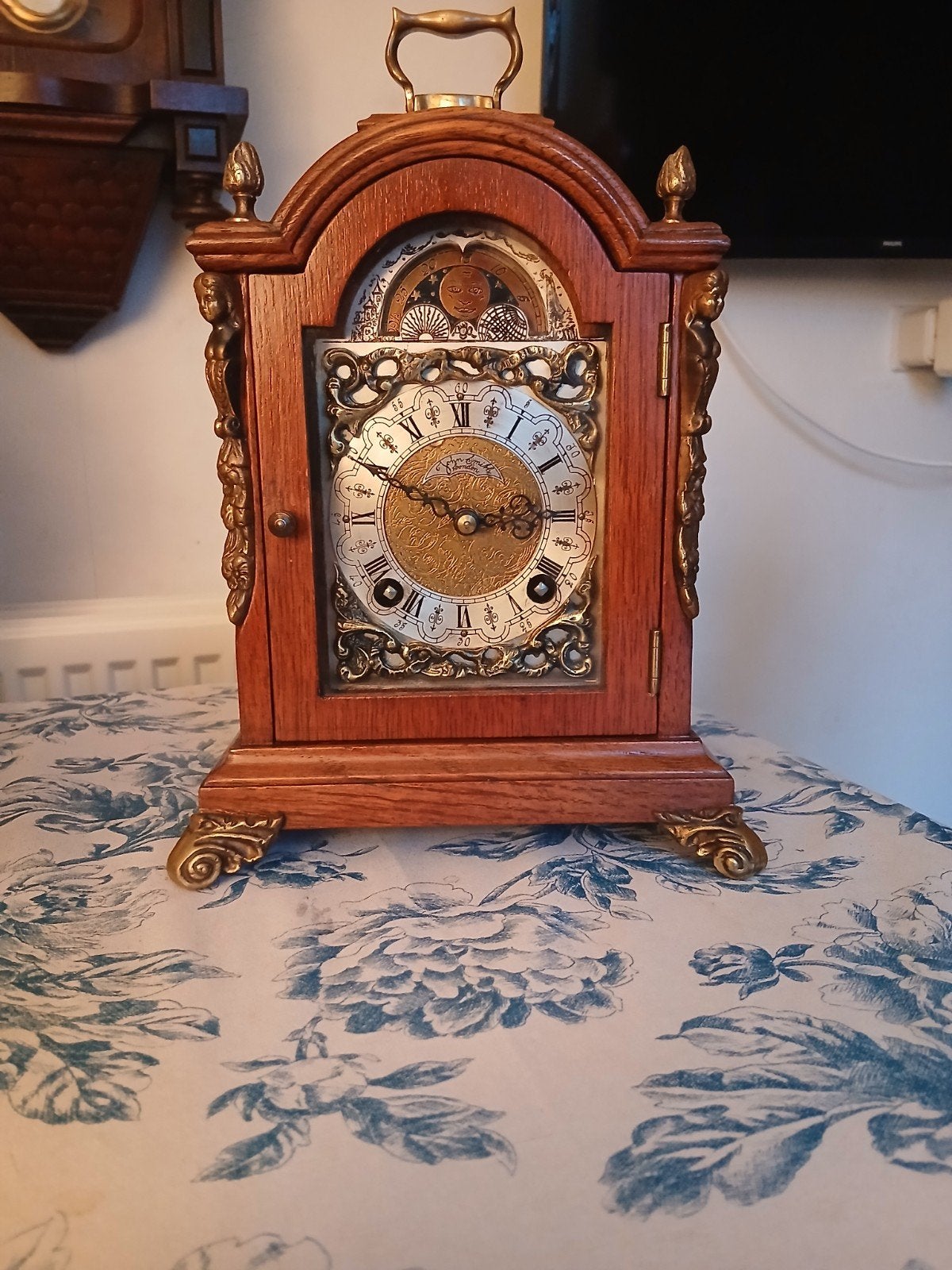 tafel klokje, Ophalen