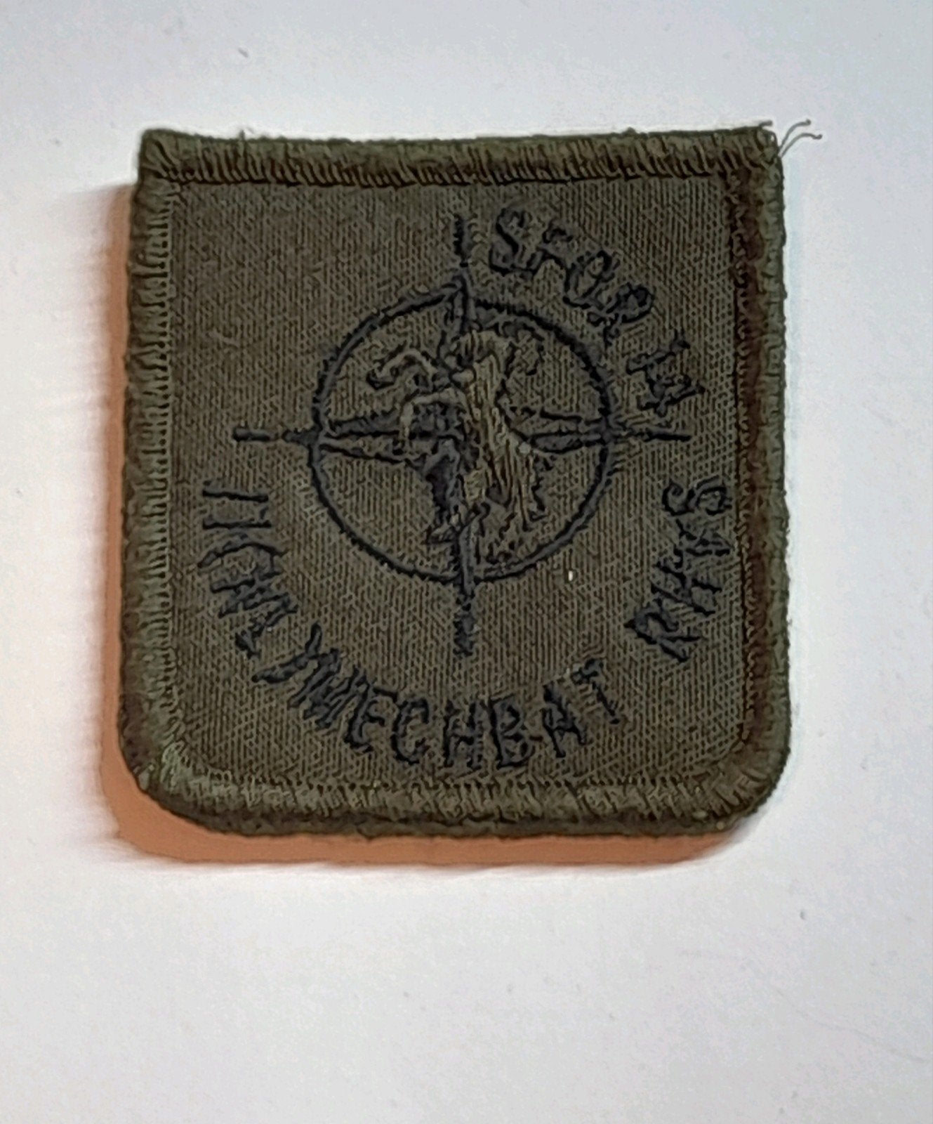borstembleem SFOR 14 uit 2003 in Bosnië, Verzamelen, Ophalen of Verzenden, Landmacht, Nederland, Embleem of Badge