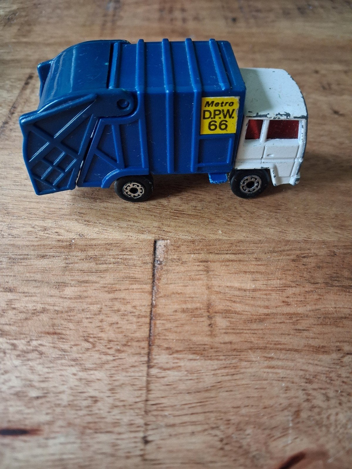 Matchbox Refuse Truck Metro D.P.W. 66 (1979), Ophalen of Verzenden, Gebruikt
