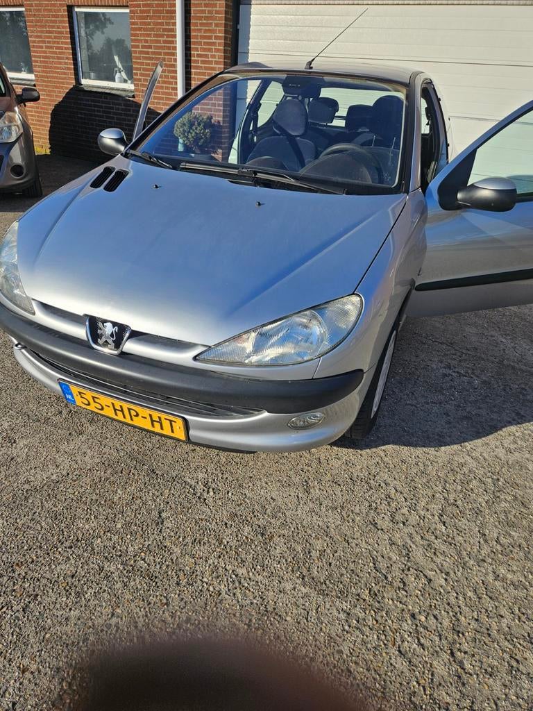 Peugeot 206 1.4 XT 3D AUT  CLIMA 2001 Grijs, Auto's, Peugeot, Stof, Elektrische ramen, Bedrijf, Grijs