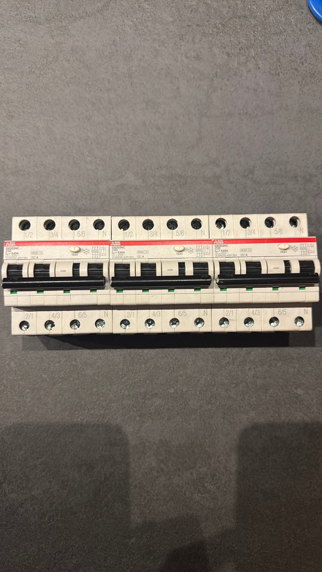 Abb C32 aardlekautomaat 3 Stuks, 1234AB, Abb@info.nl, Abb, Overige typen