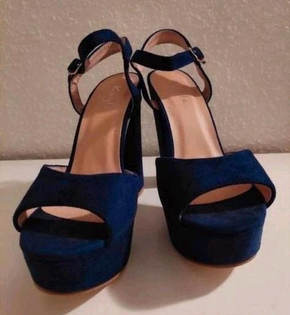 Donkerblauwe hakken maat 36, Kleding | Dames, Schoenen, Ophalen of Verzenden, Zo goed als nieuw, Blauw