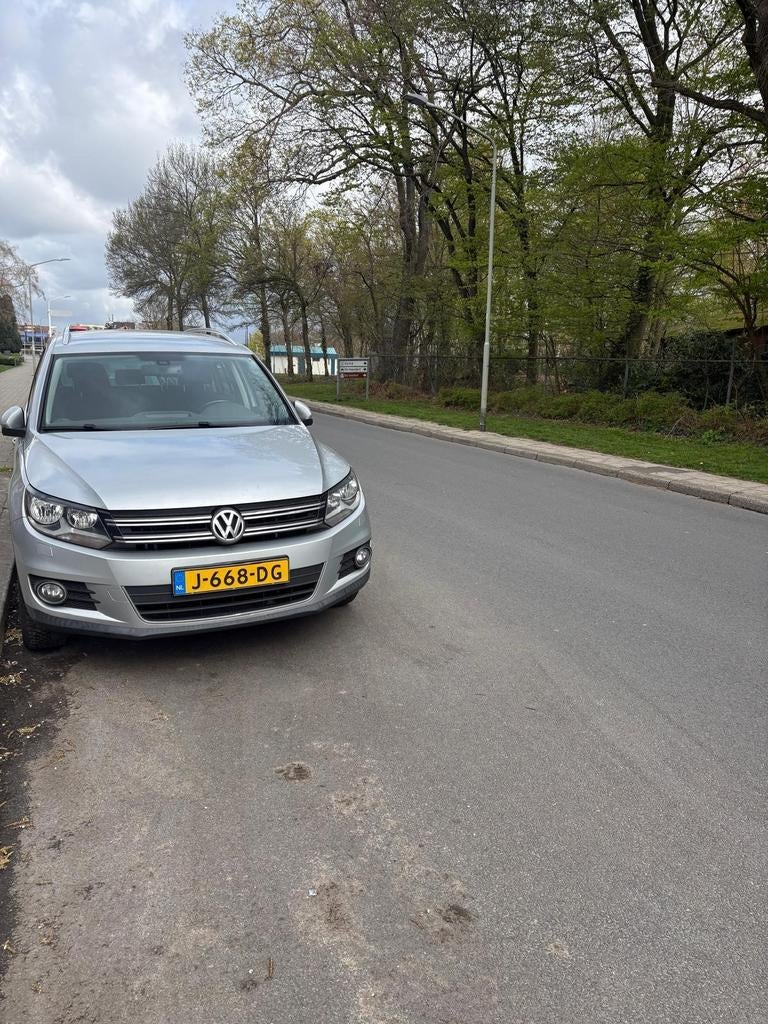 Volkswagen Tiguan 1.4 TSI 90KW BMT 2014 Grijs Sport &STYLE, Auto's, Voorwielaandrijving, 15 km/l, 4 cilinders, 122 pk
