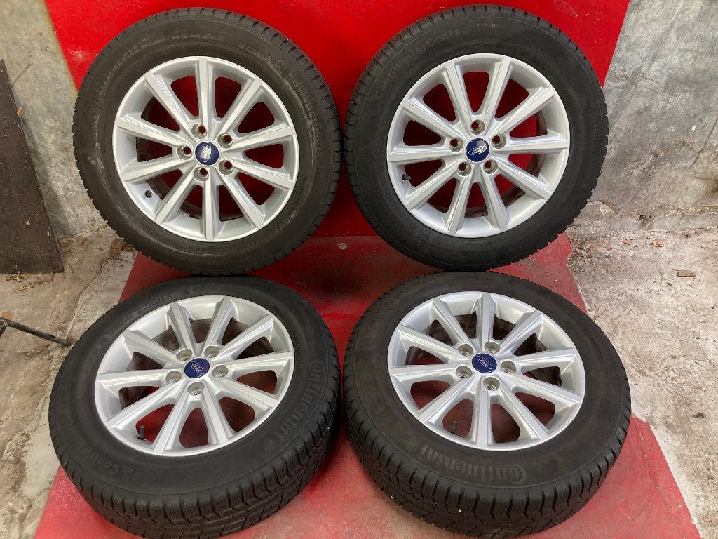 Winterbanden Ford Focus 205/60R16 Continental, Auto-onderdelen, Gebruikt, ., Banden en Velgen, Personenwagen