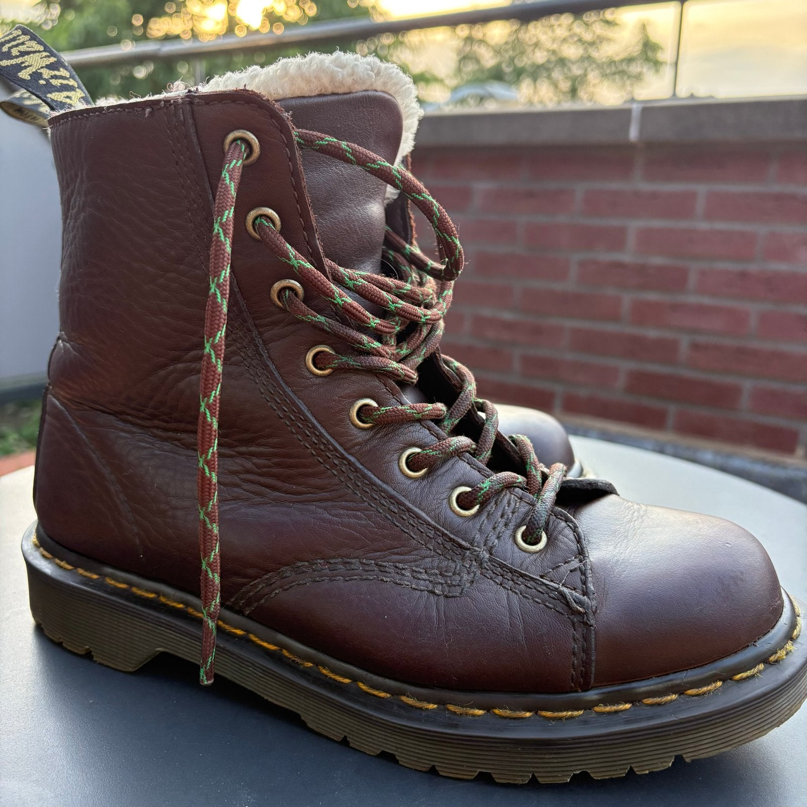 Dr. Martens Barton - Made in England - 41, Kleding | Dames, Ophalen of Verzenden, Gedragen, Bruin, Lage of Enkellaarzen