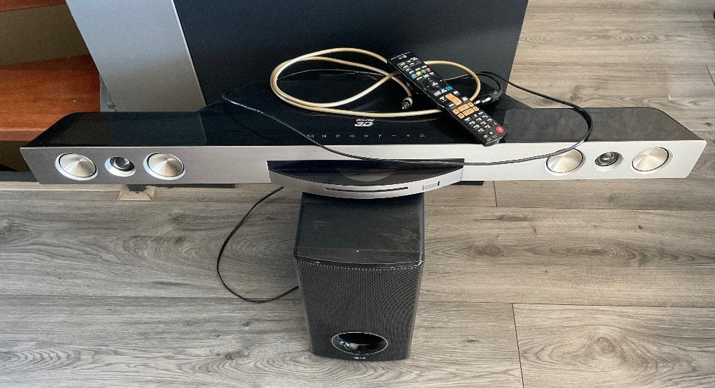 LG Soundbar dvd/ blu-ray met subwoofer vraagprijs €95, Soundbar, Blu-ray-speler, 70 watt of meer, Zo goed als nieuw