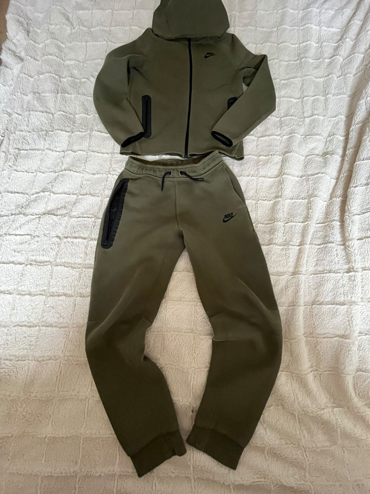 Nike Tech Fleece Trainingspak Bruin/Groen XS, Ophalen of Verzenden, Zo goed als nieuw, Jongen