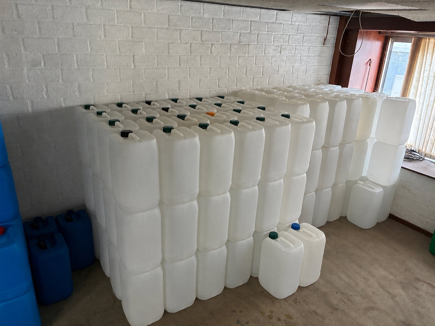 Jerrycans, tonnen, vaten, 25 liter schoon en gebruiksklaar!, Minder dan 75 liter, Ophalen, Zo goed als nieuw, Kunststof