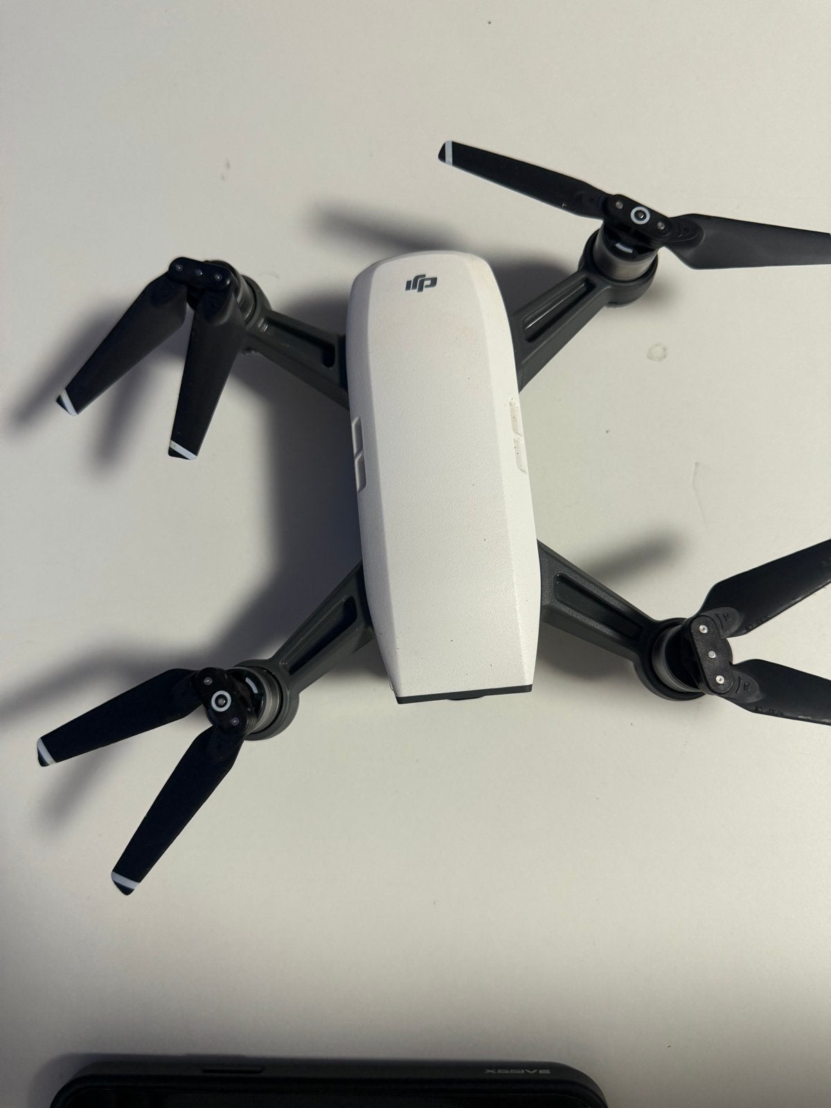 DJI Spark Fly More Combo met 3 accu's en accessoires, 250 tot 900 gram, Cameradrone, Extra accu('s), Zo goed als nieuw