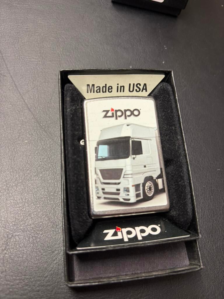 Zippo vrachtwagen nieuw nooit gebruikt, Verzamelen, Rookartikelen, Aanstekers en Luciferdoosjes, Ophalen of Verzenden, Nieuw, Aansteker