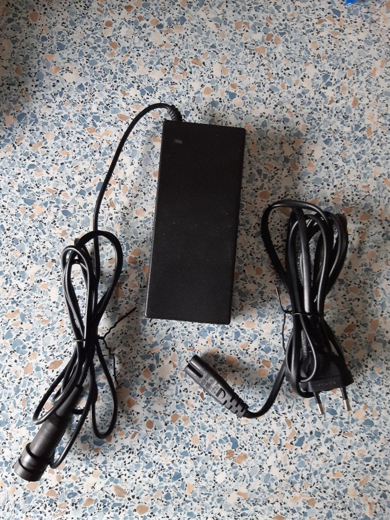oplader accu Gazelle innergie, Zo goed als nieuw