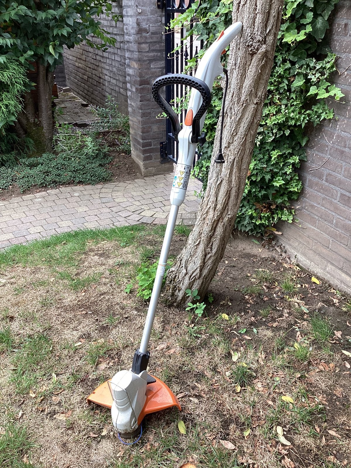 Stihl gras kantjes maaier, Ophalen, Zo goed als nieuw, Elektrisch