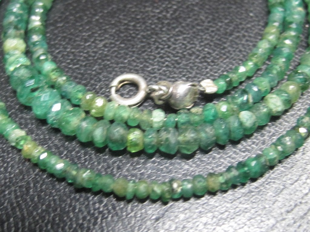 Smaragd ketting %100 natuurlijk smaragd 53 cm, Ophalen, Met edelsteen, Zo goed als nieuw, Steen of Mineraal