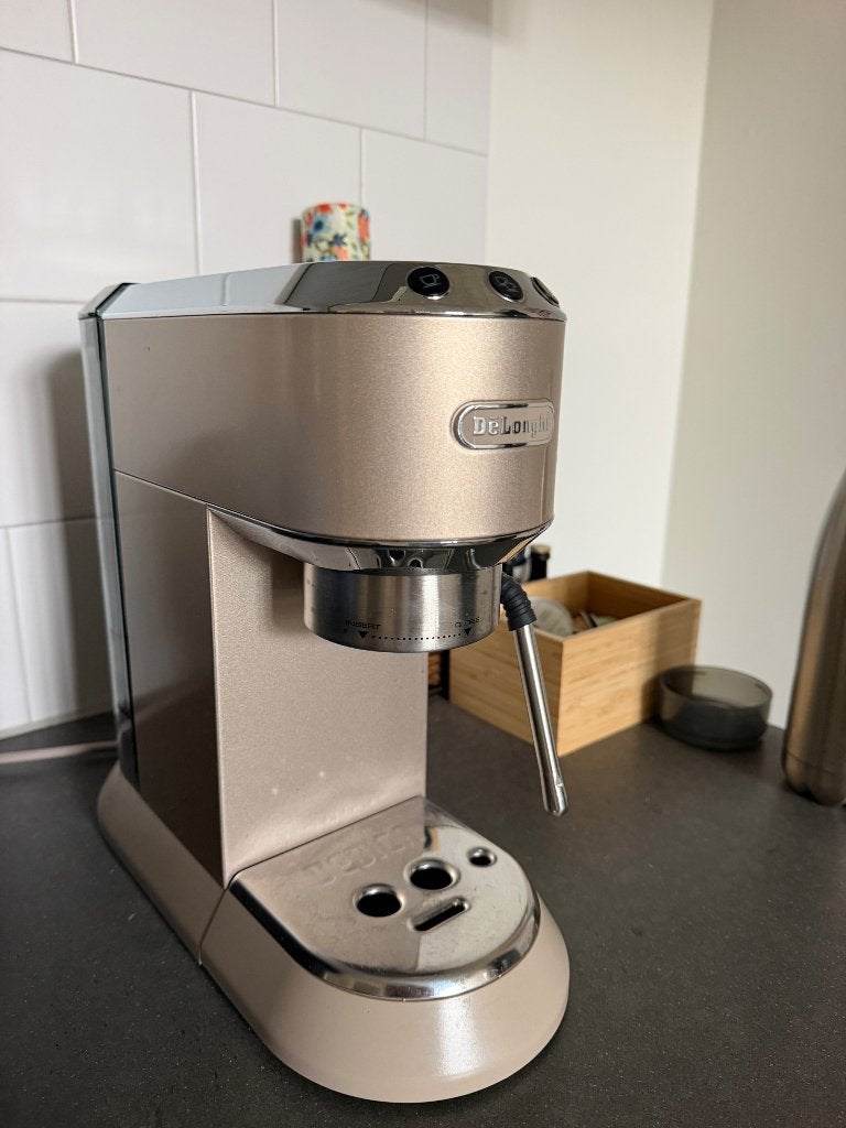 DeLonghi Dedica Arte EC885, Ophalen, Espresso apparaat, Zo goed als nieuw, 1 kopje