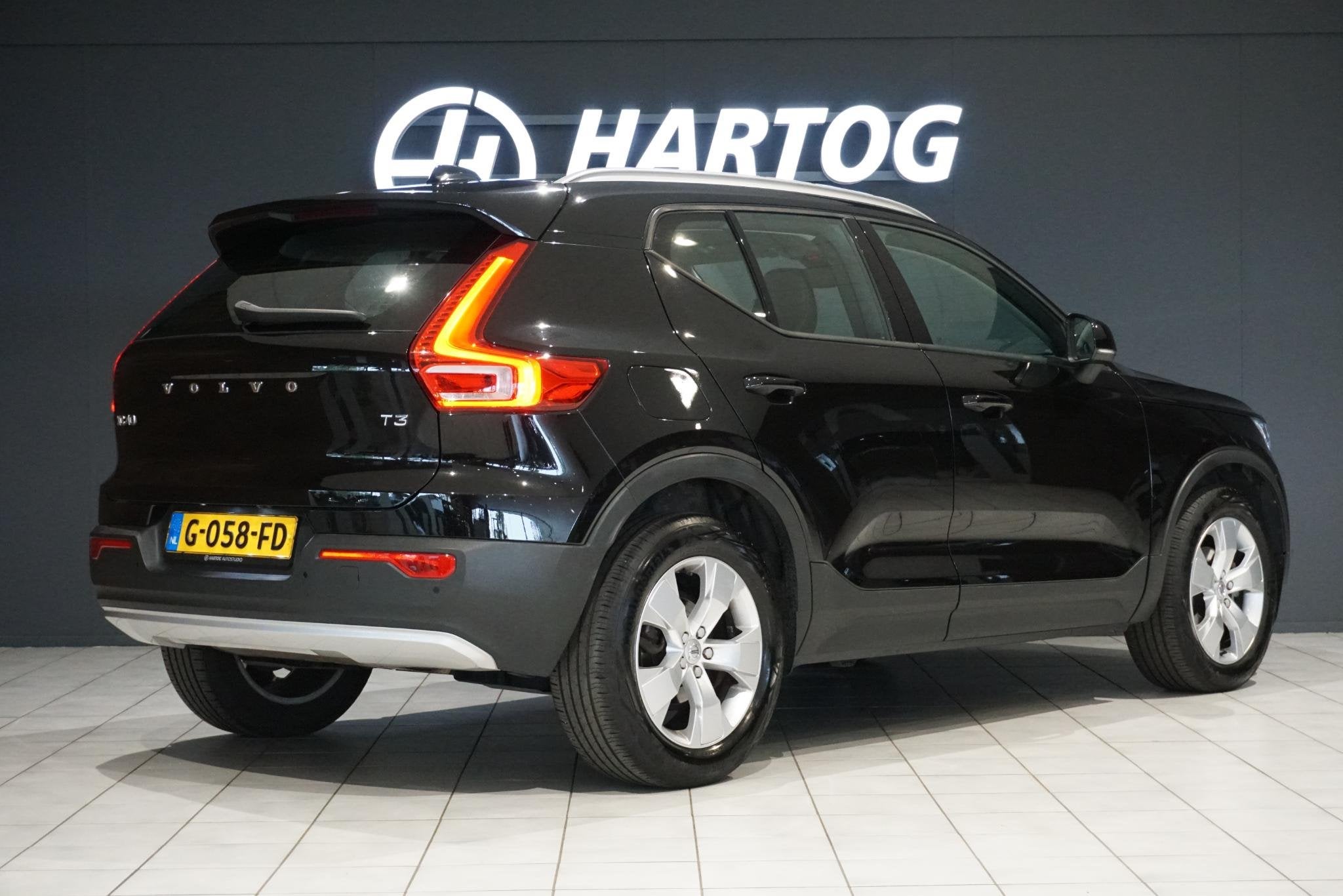 Volvo XC40 1.5 T3 Momentum Pro + DEALER ONDERHOUDEN + CAMERA, Gebruikt, Euro 6, Leder en Stof, Origineel Nederlands