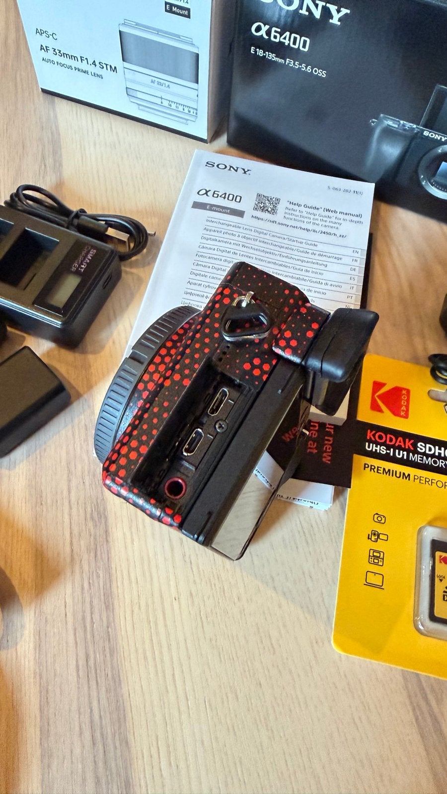 Foto 12 van Sony a6400 met kitlens, camo wrap en veel accessoires
