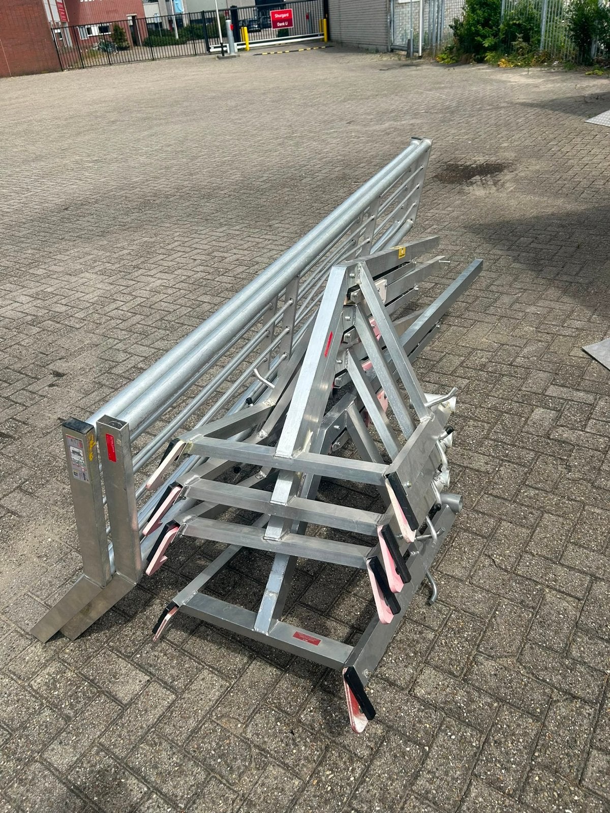 6 meter RSS dakrandbeveiliging met 4 staanders en 2 rekken, Doe-het-zelf en Verbouw, Steigers, Ophalen of Verzenden, Gebruikt