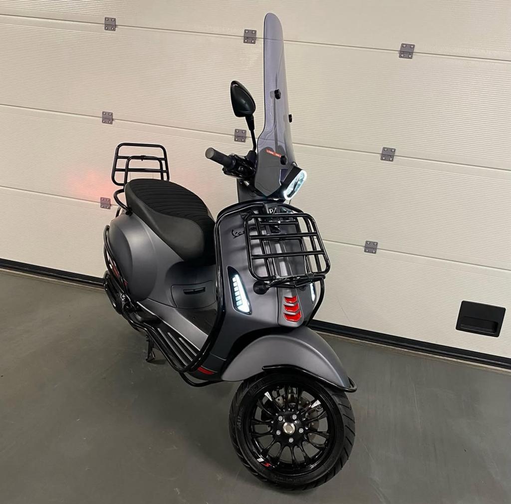 Vespa Sprint Mat Grijs 2022 Brom Vol Opties 6473Km, Fietsen en Brommers, Scooters | Vespa, Ophalen, Overige modellen, Maximaal 45 km/u