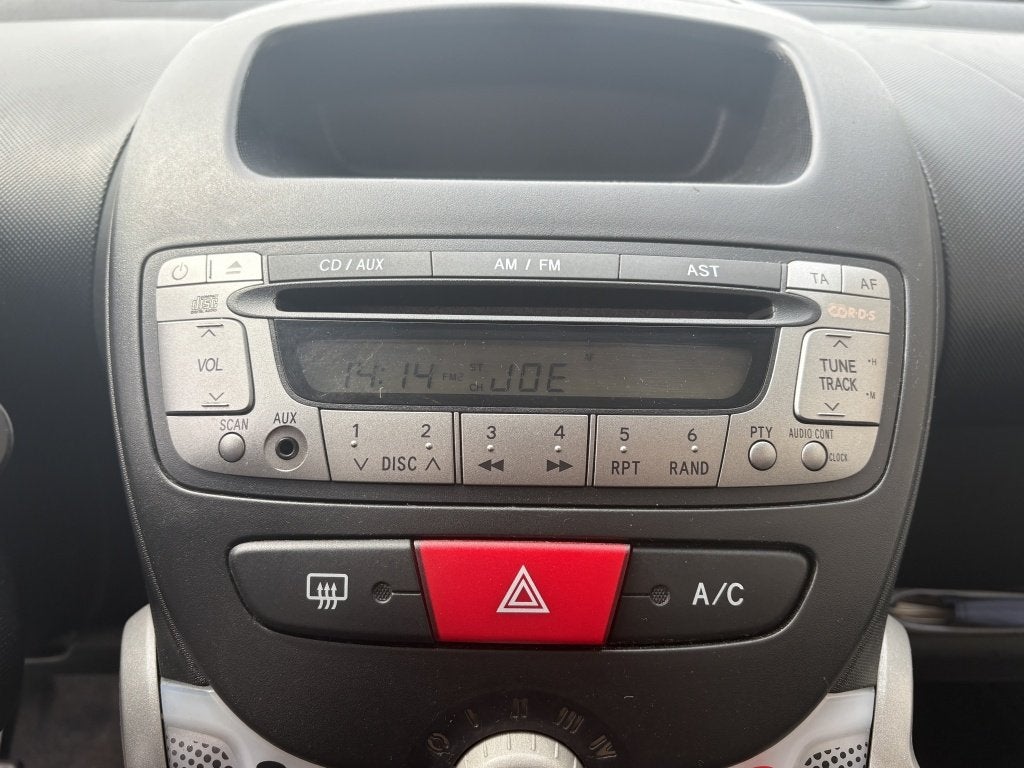 Peugeot 107 1.0 Access Accent BTW-AIRCO-12MND MOBILITEITS GA, Keurmerk '100% Onderhouden', Euro 5, Gebruikt, 4 stoelen