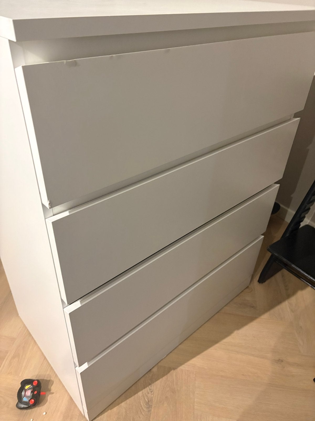 Witte ladekast met 4 laden - kleine beschadigingen, Ophalen, Gebruikt, 100 tot 150 cm, 50 tot 100 cm