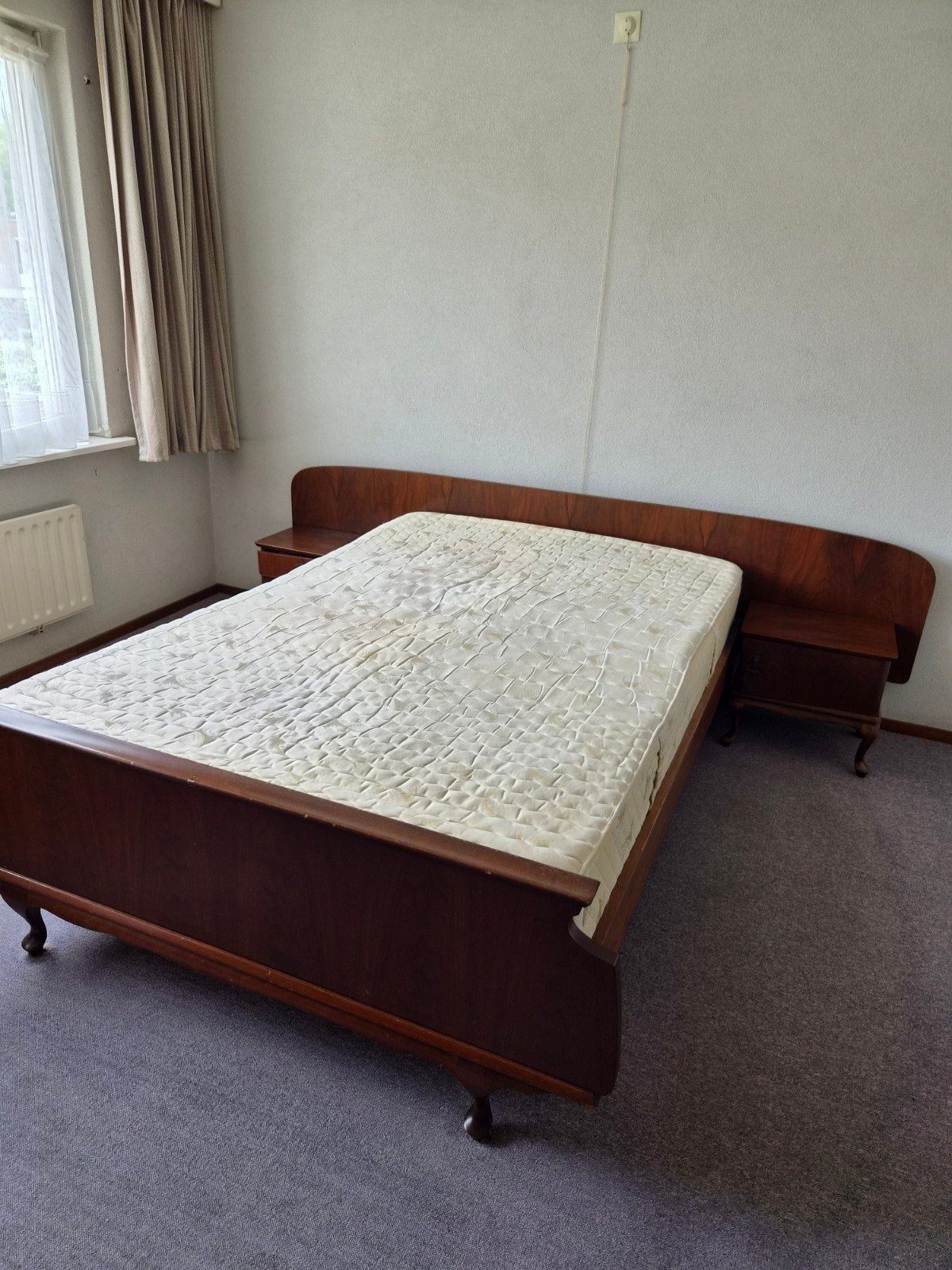 Vintage Tweepersoonsbed met Nachtkastjes en Matras, Huis en Inrichting, Slaapkamer | Bedden, Ophalen, Gebruikt, Bruin, Tweepersoons