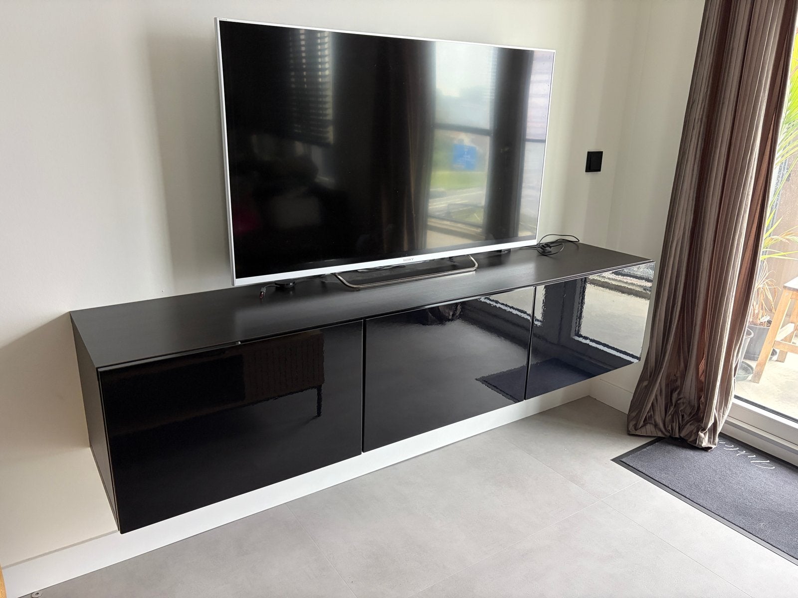 IKEA BESTÅ TV-meubel met deuren, hoogglans zwart, Ophalen, 150 tot 200 cm, Zo goed als nieuw, Minder dan 100 cm