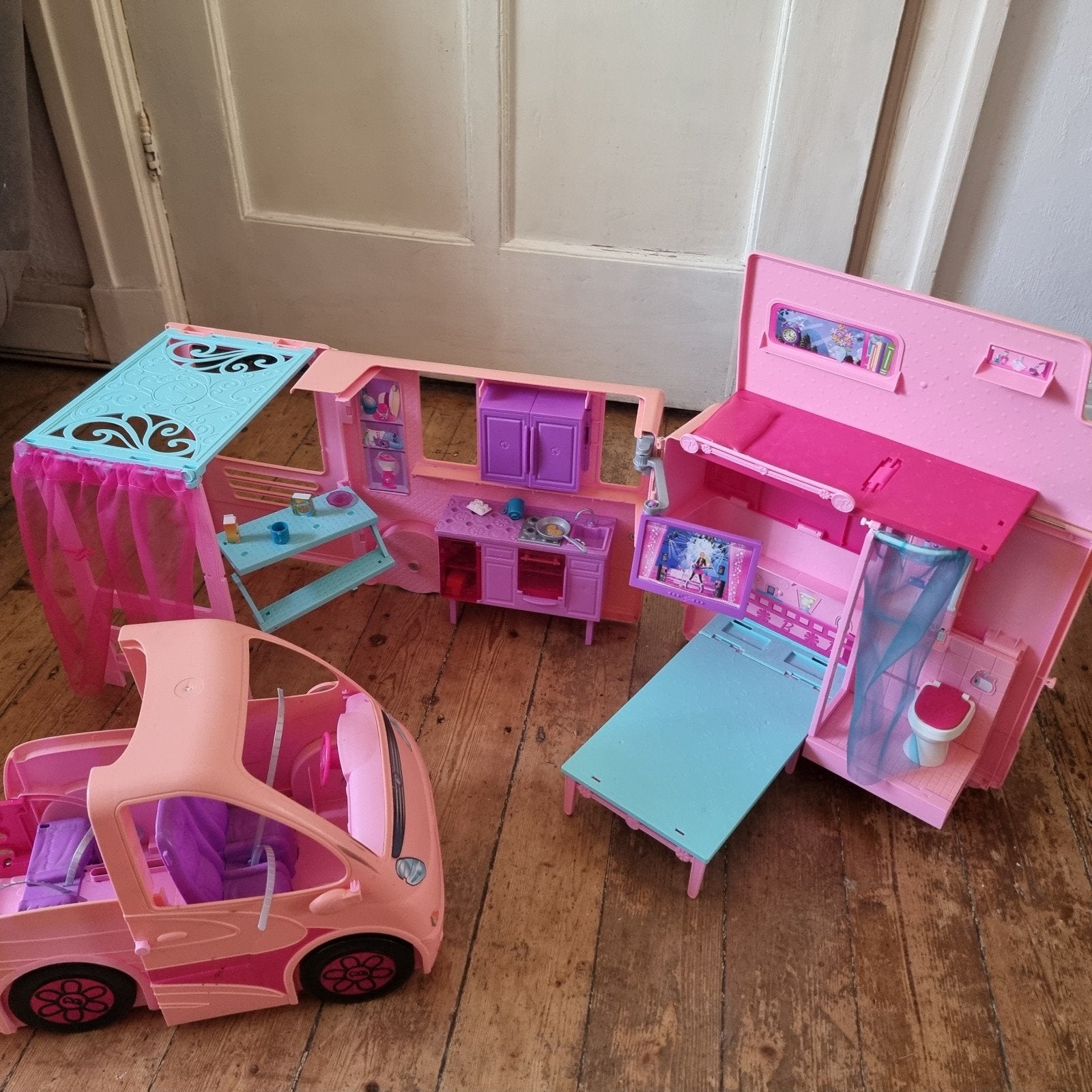 Barbies sister deluxe camper evt met barbies, Kinderen en Baby's, Speelgoed | Poppenhuizen, Ophalen of Verzenden, Gebruikt, Toebehoren