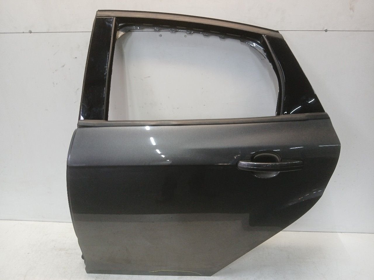 Portier links achter Ford Focus, Auto-onderdelen, Onderdelen@venauto.nl, Van der Ven Autorecycling B.V., Gebruikt, Ettenseweg 76, 4706 PB Roosendaal, The Netherlands