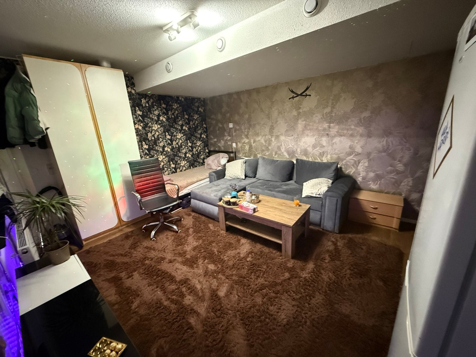 Comfortabele slaapbank voor woonkamerGebruiksperiodéén maand, Huis en Inrichting, Slaapkamer | Slaapbanken, Gebruikt, Tweepersoons