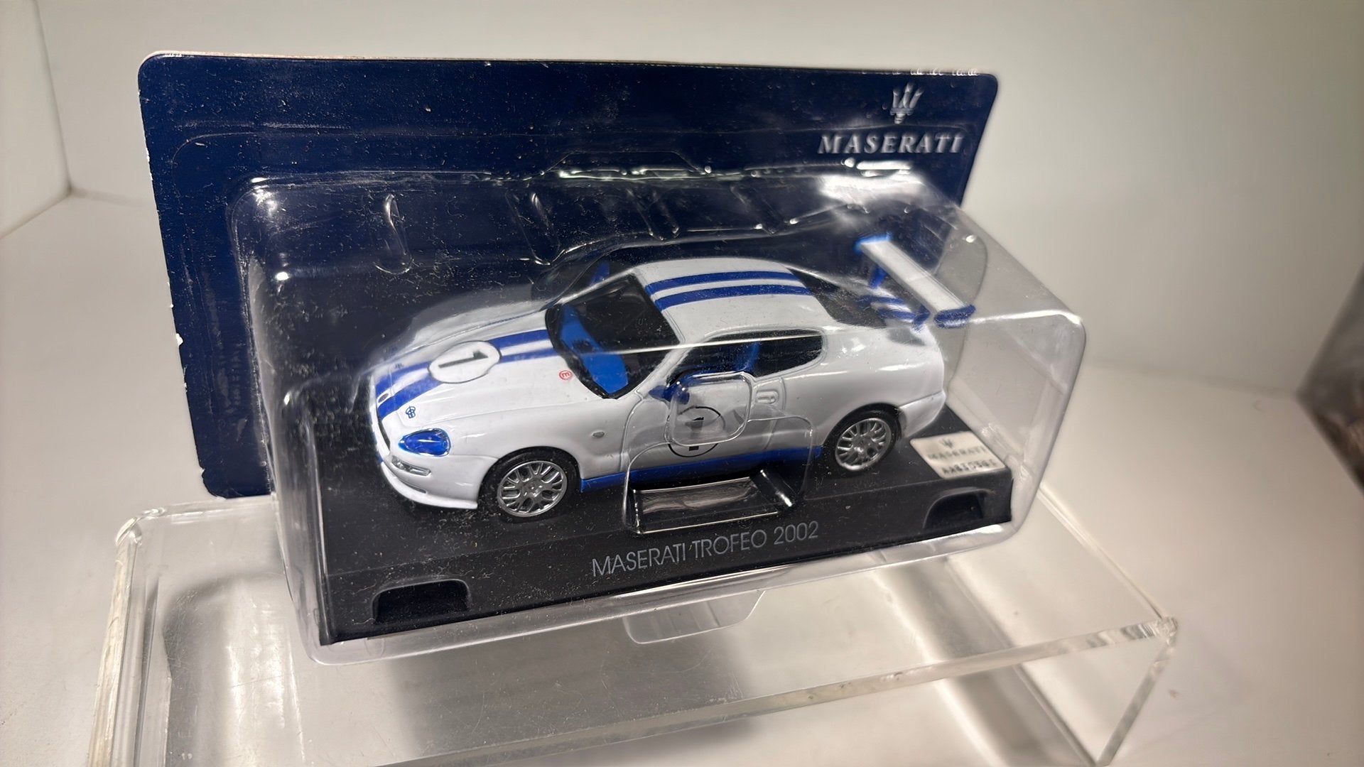 Maserati frofeo 2002 die cast 1.43