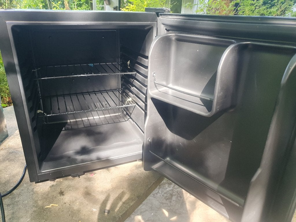 metro professional minibar koelkast GMB1045B, Ophalen, Zonder vriesvak, Nieuw, Minder dan 75 liter