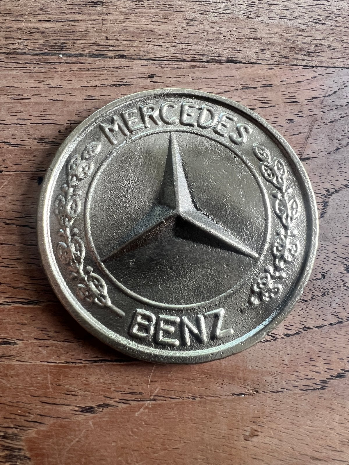 Mooi messing gegoten Mercedes-Benz embleem, 68 mm, Ophalen of Verzenden, Brons