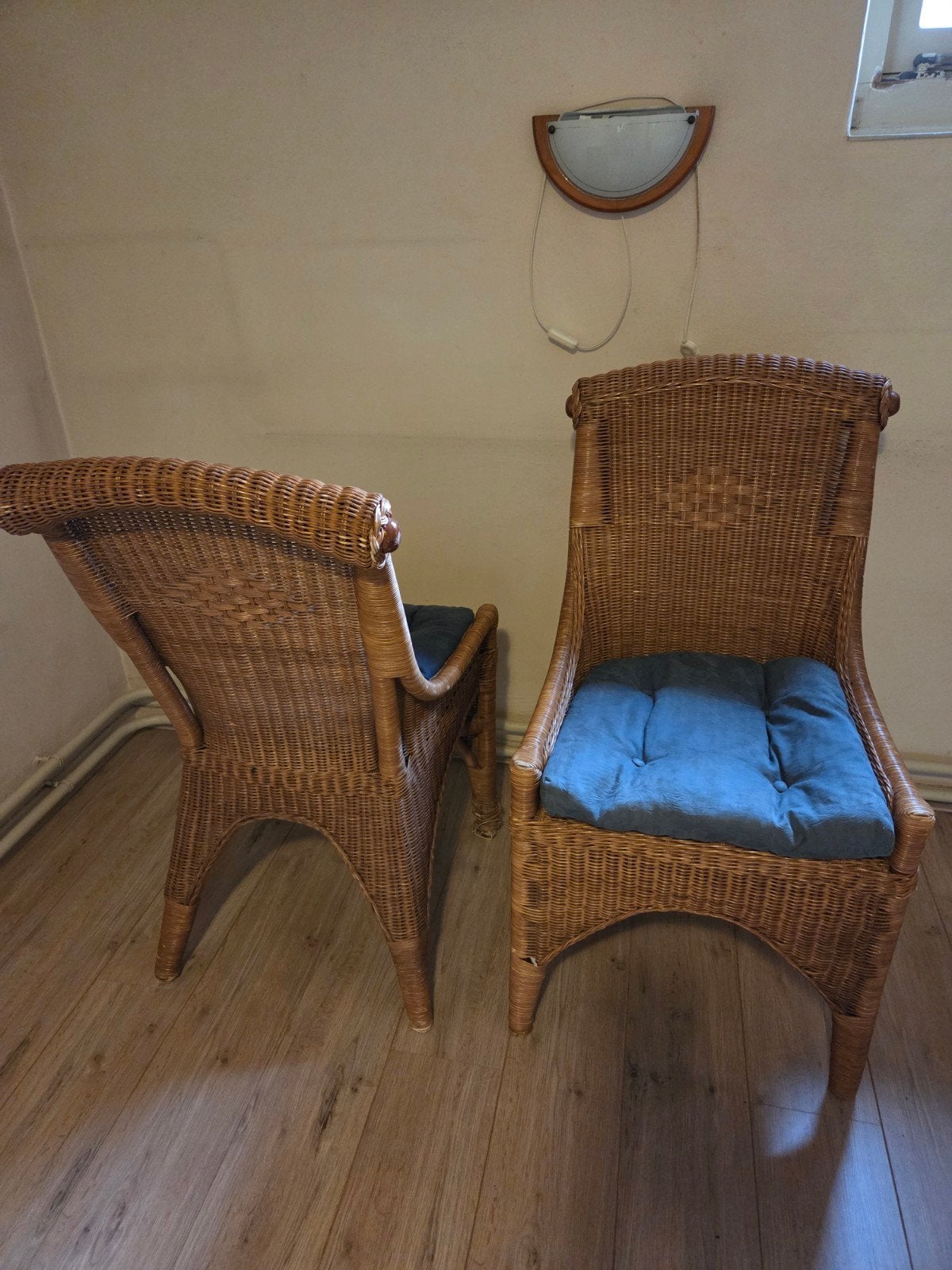 4 rieten stoelen met rond houten tafeltje, Ophalen, Gebruikt, Hout, Vier