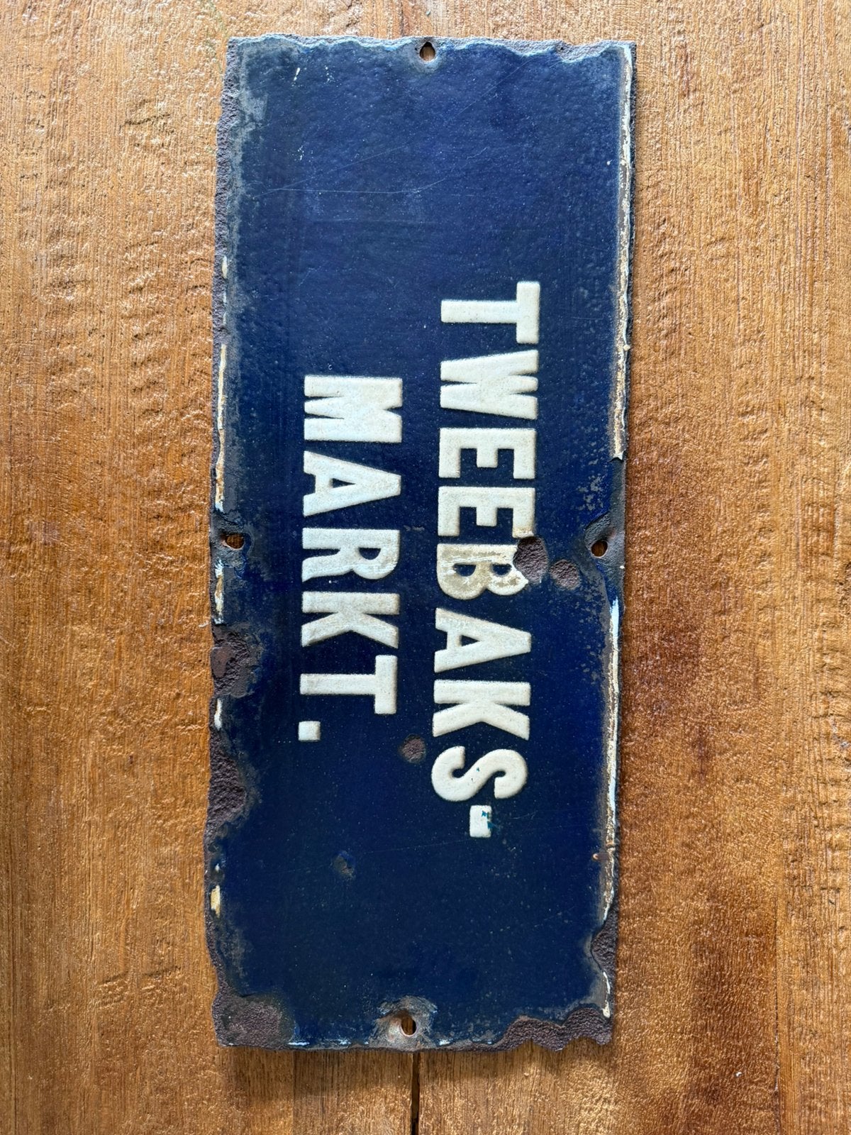 Zeer oud emaille straatnaam bord tweebaksmarkt leeuwarden, Ophalen of Verzenden