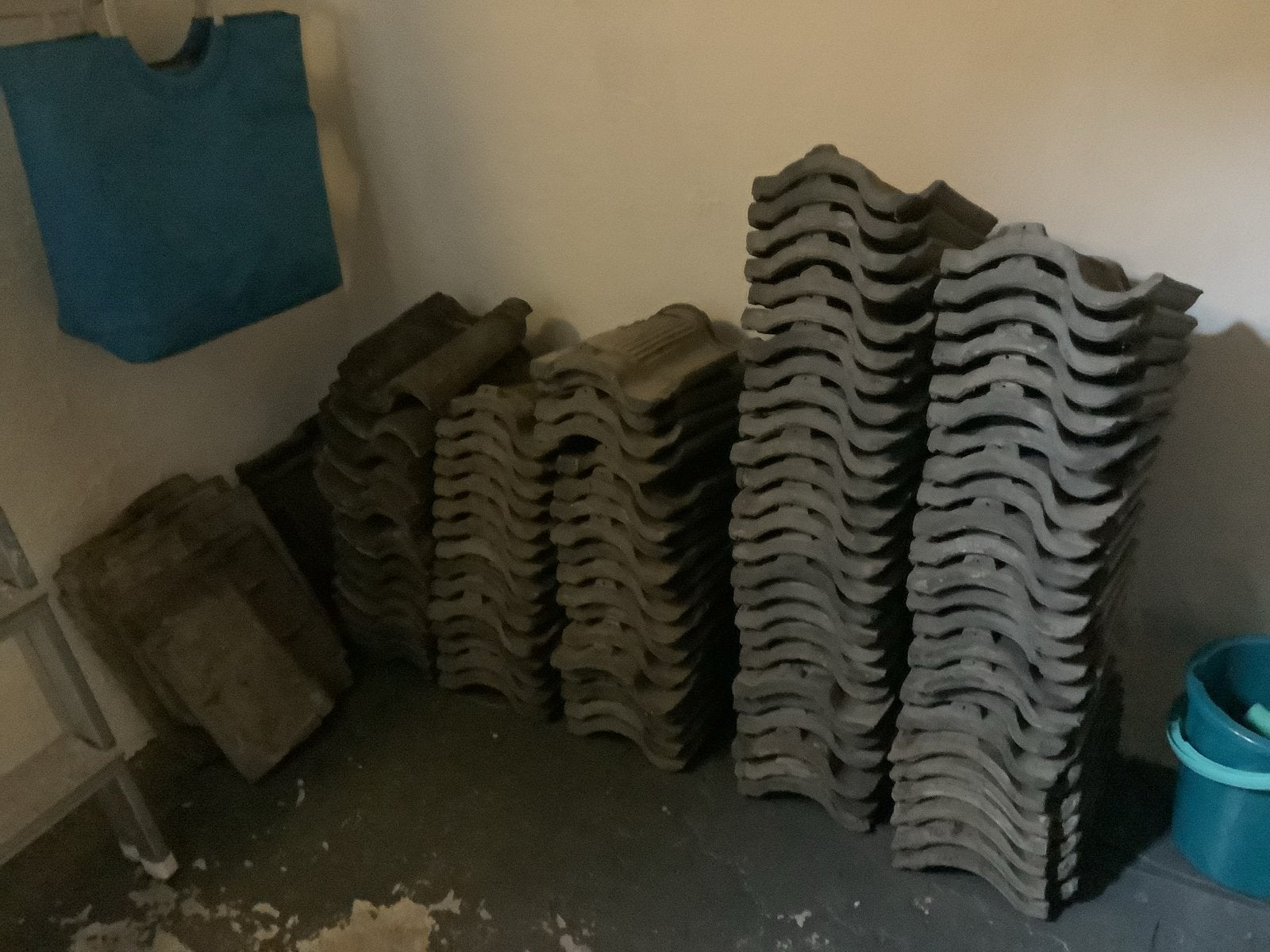 Gratis dakpannen af te halen 90 stuks, Gebruikt, Steen of Klei, Ophalen of Verzenden, 15 m² of meer