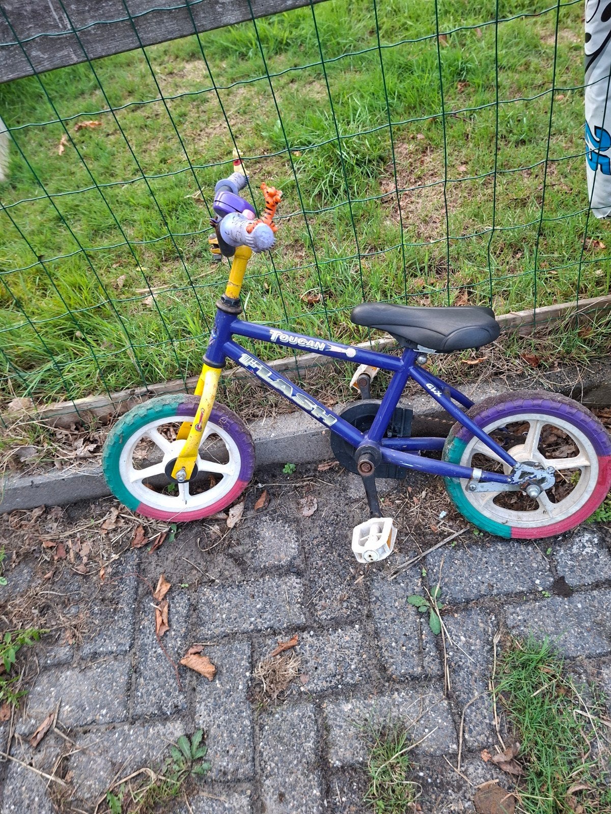 Kinderfiets Toucan - Blauw met kleurrijke wielen 12 inch, Terugtraprem, Gebruikt, Ophalen of Verzenden, Minder dan 16 inch