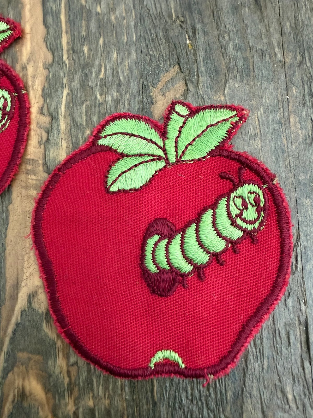 Leuke appel met rups applicatie - set van 2, Ophalen of Verzenden, Nieuw, Overige applicaties