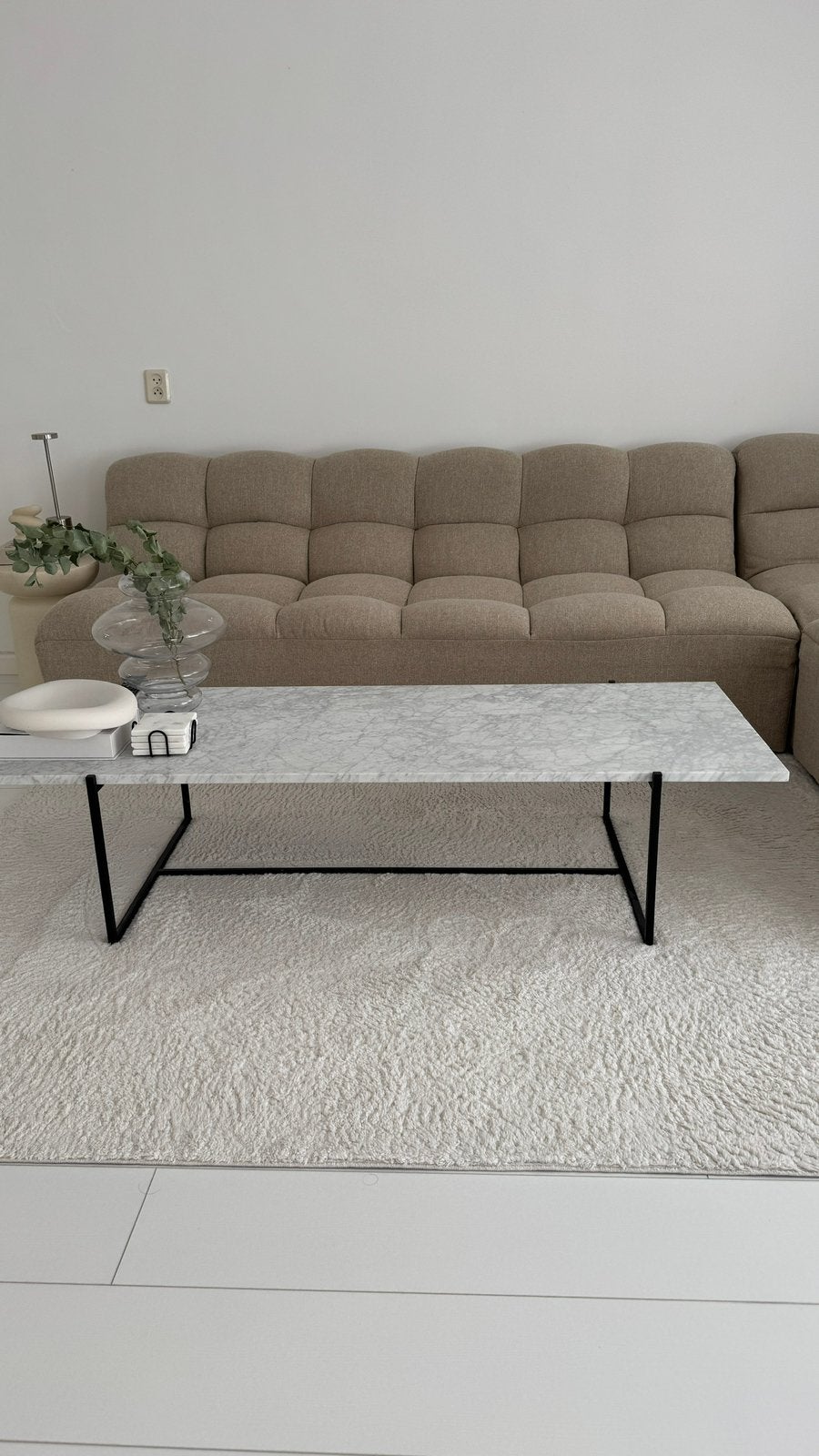 Marmeren salontafel met metaal zwart onderstel, Ophalen, 100 tot 150 cm, 50 tot 100 cm, Zo goed als nieuw